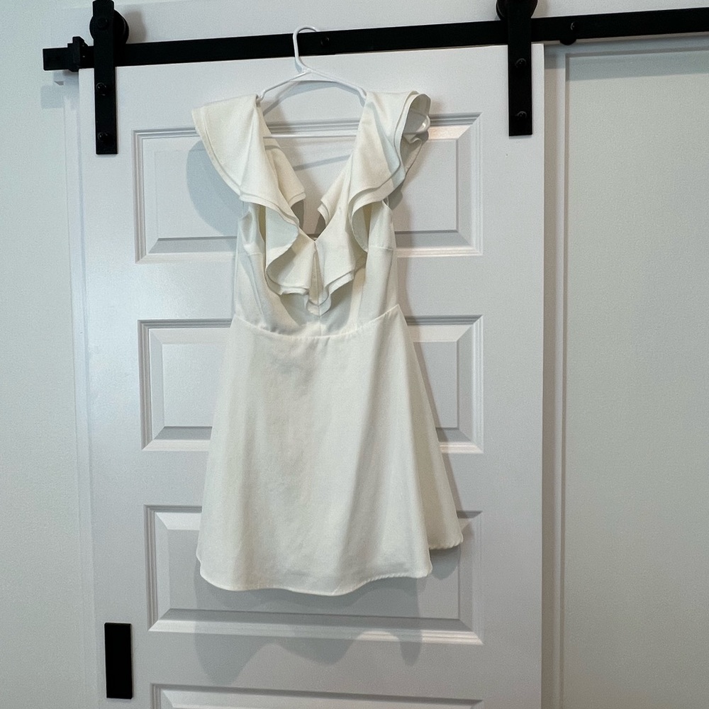 Lulu’s white dress